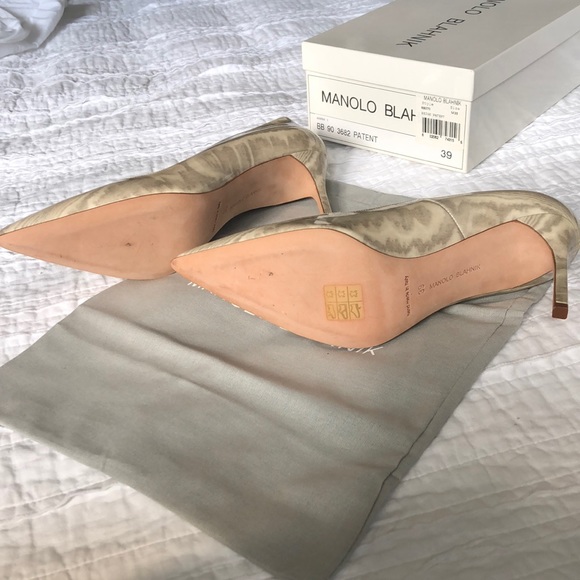 Perfect neutral 39 Manolo Blahnik. Never worn - Picture 2 of 2